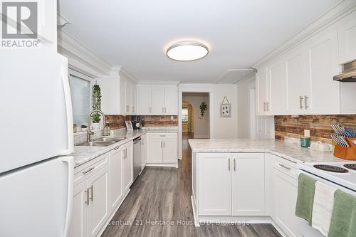 15 Colborne Street, Thorold (557 - Thorold Downtown), ON - Indoor Photo Showing Kitchen With Double Sink