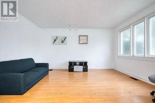 850 Danforth Road, Toronto, ON - Indoor Photo Showing Living Room