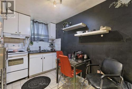 3 Horton Boulevard, Toronto, ON - Indoor Photo Showing Kitchen With Double Sink