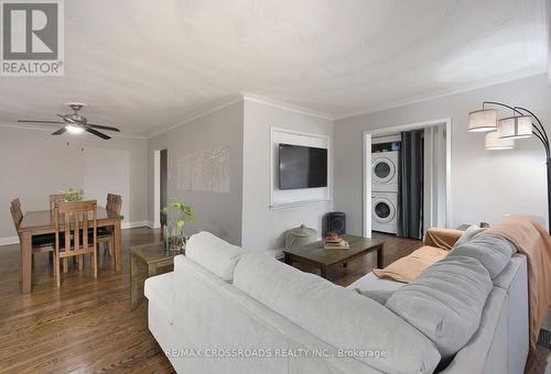 3 Horton Boulevard, Toronto, ON - Indoor Photo Showing Living Room