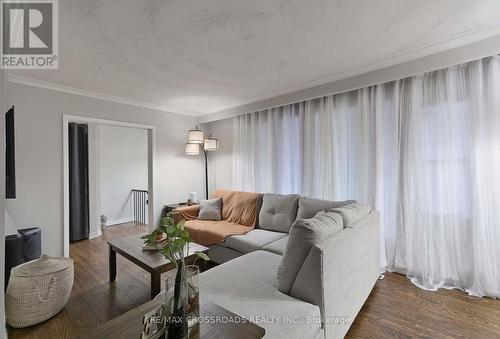 3 Horton Boulevard, Toronto, ON - Indoor Photo Showing Living Room