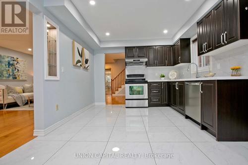 57 Belvedere Crescent, Richmond Hill, ON - Indoor Photo Showing Kitchen