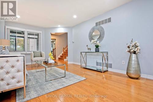 57 Belvedere Crescent, Richmond Hill, ON - Indoor Photo Showing Living Room