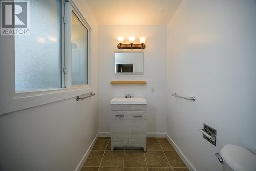 757 Youngs Avenue, Prince George, BC - Indoor Photo Showing Bathroom