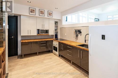 15512 County Road 27, Springwater, ON - Indoor Photo Showing Kitchen