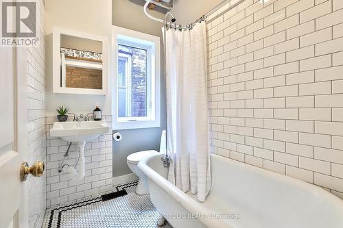 10 Westport Avenue, Toronto, ON - Indoor Photo Showing Bathroom