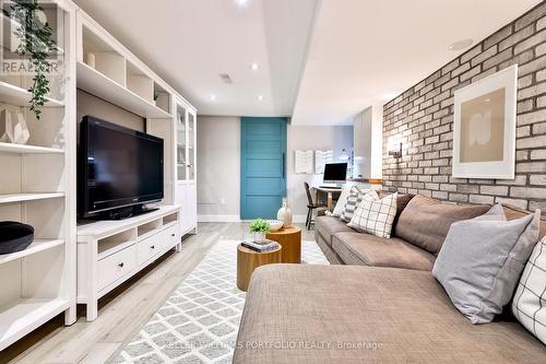 10 Westport Avenue, Toronto, ON - Indoor Photo Showing Living Room