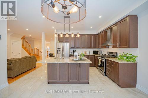 34 Point Reyes Terrace, Brampton, ON - Indoor Photo Showing Kitchen