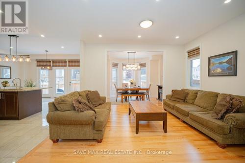 34 Point Reyes Terrace, Brampton, ON - Indoor Photo Showing Living Room