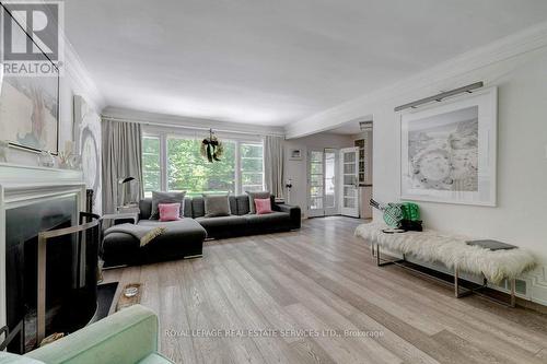 81 Chartwell Road, Oakville, ON - Indoor Photo Showing Living Room