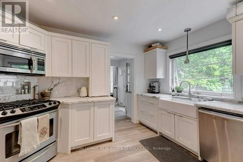 81 Chartwell Road, Oakville, ON - Indoor Photo Showing Kitchen With Upgraded Kitchen