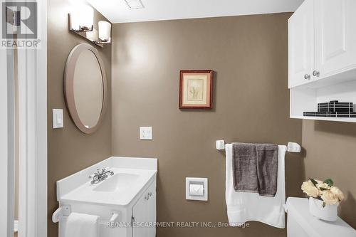 48 Debora Drive, Grimsby, ON - Indoor Photo Showing Bathroom