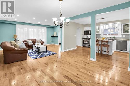 48 Debora Drive, Grimsby, ON - Indoor Photo Showing Living Room