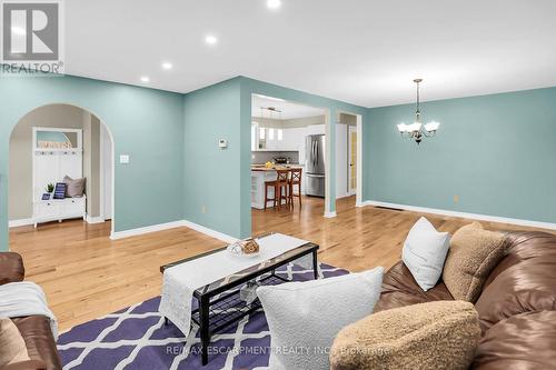 48 Debora Drive, Grimsby, ON - Indoor Photo Showing Living Room