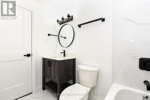 122 Victoria Avenue N, Hamilton (Landsdale), ON - Indoor Photo Showing Bathroom