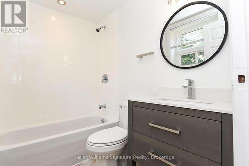 122 Victoria Avenue N, Hamilton (Landsdale), ON - Indoor Photo Showing Bathroom