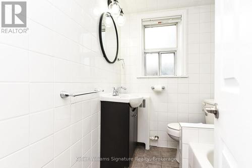 145 Victoria Avenue S, Hamilton (Stinson), ON - Indoor Photo Showing Bathroom