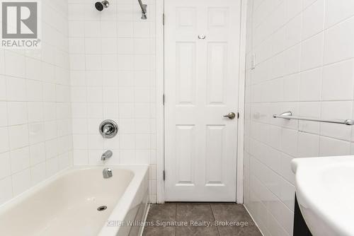 145 Victoria Avenue S, Hamilton (Stinson), ON - Indoor Photo Showing Bathroom