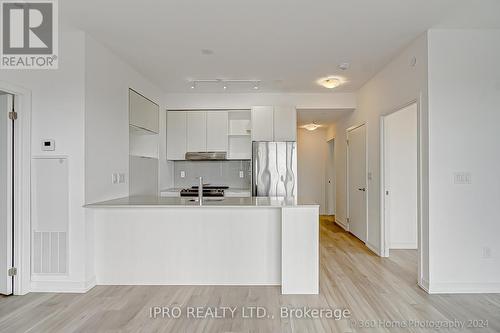 1018 - 2520 Eglinton Avenue W, Mississauga, ON - Indoor Photo Showing Kitchen