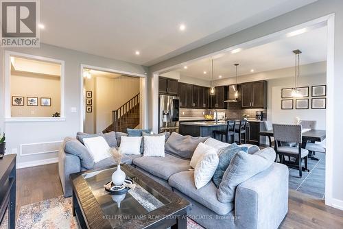 48 Hawick Crescent, Haldimand, ON - Indoor Photo Showing Living Room