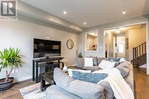 48 Hawick Crescent, Haldimand, ON - Indoor Photo Showing Living Room