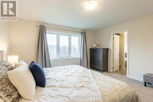 48 Hawick Crescent, Haldimand, ON - Indoor Photo Showing Bedroom