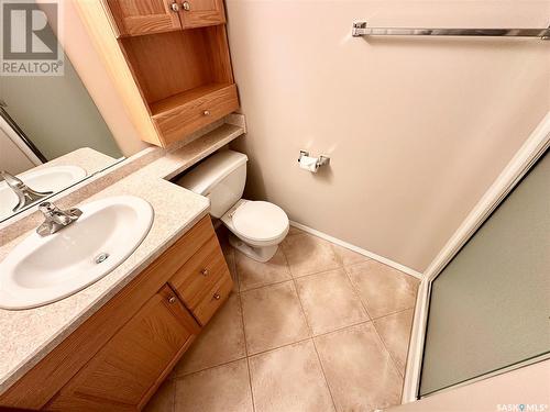 204 122 Government Road Ne, Weyburn, SK - Indoor Photo Showing Bathroom