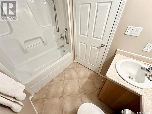 204 122 Government Road Ne, Weyburn, SK - Indoor Photo Showing Bathroom