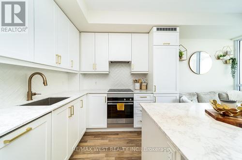 901 - 9085 Jane Street, Vaughan, ON - Indoor Photo Showing Kitchen With Upgraded Kitchen