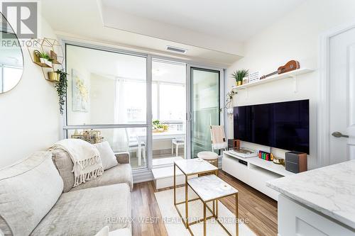 901 - 9085 Jane Street, Vaughan, ON - Indoor Photo Showing Living Room