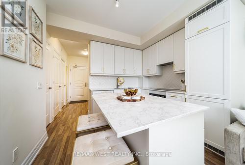 901 - 9085 Jane Street, Vaughan, ON - Indoor Photo Showing Kitchen