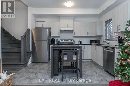 142 Gateland Drive, Barrie, ON - Indoor Photo Showing Kitchen With Stainless Steel Kitchen