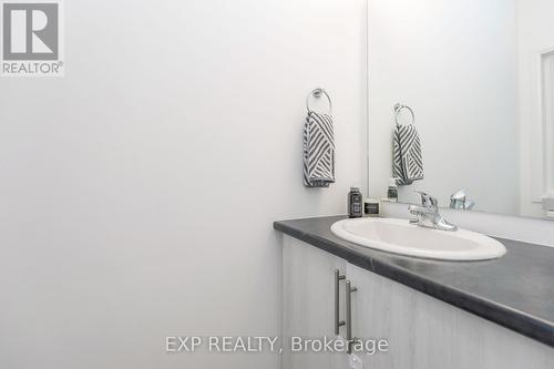 142 Gateland Drive, Barrie, ON - Indoor Photo Showing Bathroom