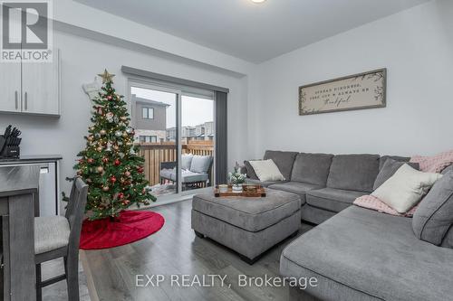 142 Gateland Drive, Barrie, ON - Indoor Photo Showing Living Room