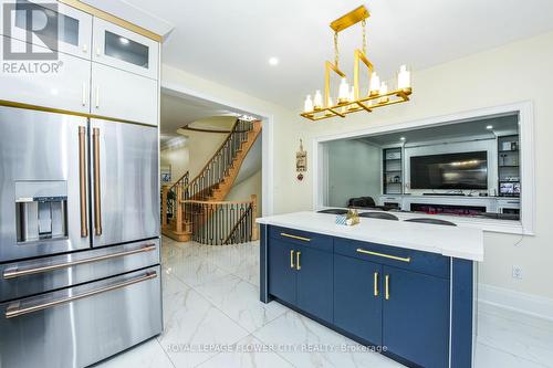 22 Wintersnow Court, Brampton, ON - Indoor Photo Showing Kitchen