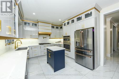 22 Wintersnow Court, Brampton, ON - Indoor Photo Showing Kitchen With Upgraded Kitchen