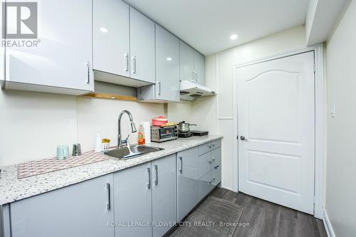 22 Wintersnow Court, Brampton, ON - Indoor Photo Showing Kitchen