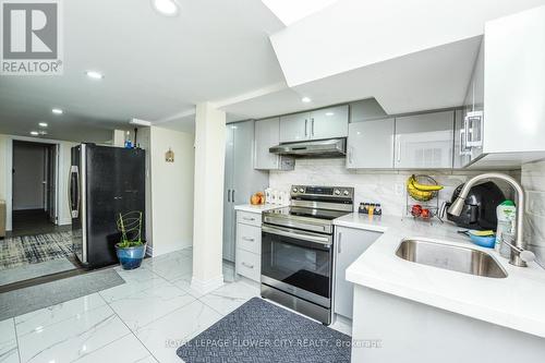 22 Wintersnow Court, Brampton, ON - Indoor Photo Showing Kitchen