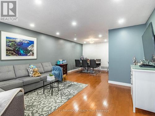 7805 Wildfern Drive, Mississauga, ON - Indoor Photo Showing Living Room