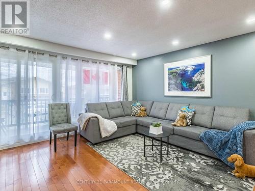 7805 Wildfern Drive, Mississauga, ON - Indoor Photo Showing Living Room