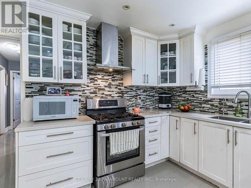 7805 Wildfern Drive, Mississauga, ON - Indoor Photo Showing Kitchen With Double Sink With Upgraded Kitchen