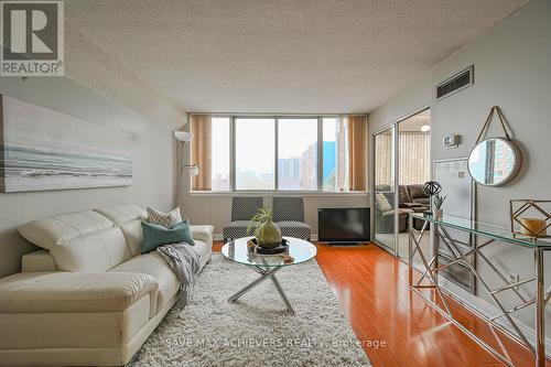 403 - 21 Markbrook Lane, Toronto, ON - Indoor Photo Showing Living Room