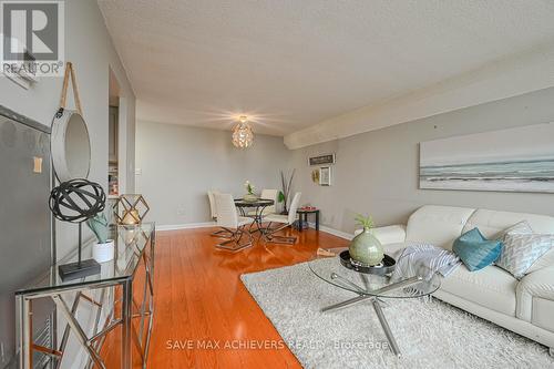 403 - 21 Markbrook Lane, Toronto, ON - Indoor Photo Showing Living Room