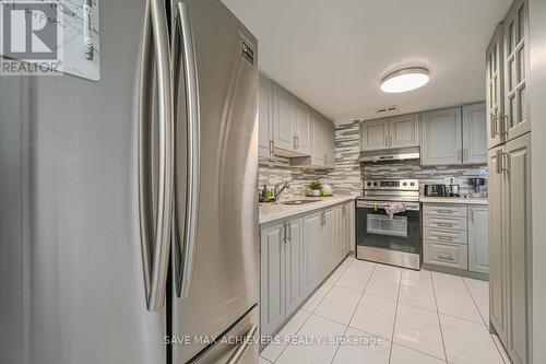 403 - 21 Markbrook Lane, Toronto, ON - Indoor Photo Showing Kitchen With Upgraded Kitchen