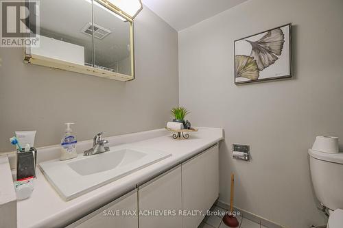 403 - 21 Markbrook Lane, Toronto, ON - Indoor Photo Showing Bathroom