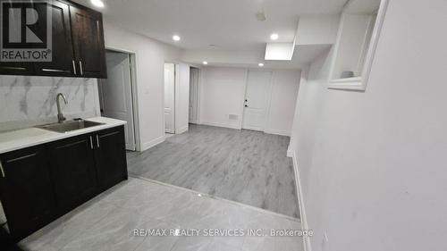 58 Callandar Road, Brampton, ON - Indoor Photo Showing Kitchen