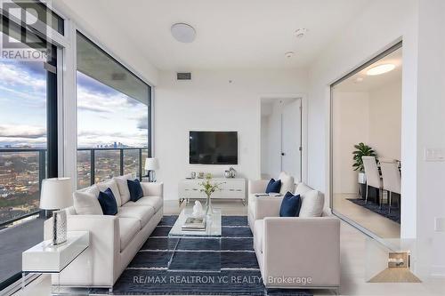 2506 - 1285 Dupont Street, Toronto, ON - Indoor Photo Showing Living Room