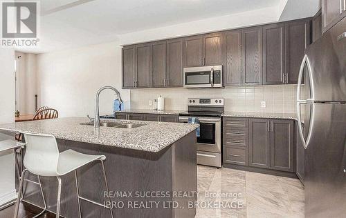 2396 Natasha Circle, Oakville, ON - Indoor Photo Showing Kitchen With Double Sink With Upgraded Kitchen