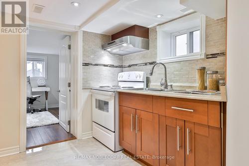 Lower - 16 Little Boulevard, Toronto, ON - Indoor Photo Showing Kitchen