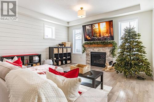 189 Stillwater Crescent, Hamilton, ON - Indoor Photo Showing Living Room With Fireplace